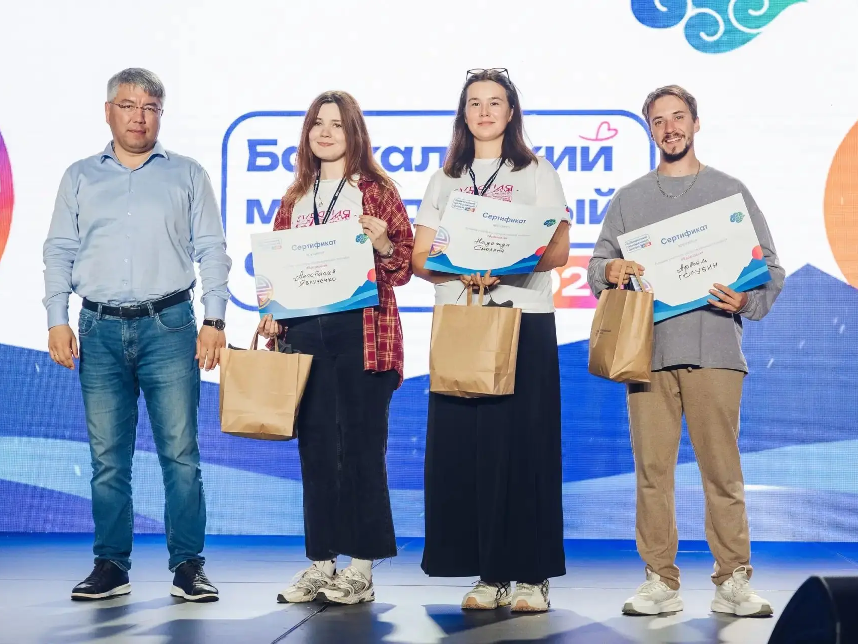 Получи грант до 700 тысяч рублей на реализацию своих идей и инициатив в рамках Конкурса Росмолодёжь.
