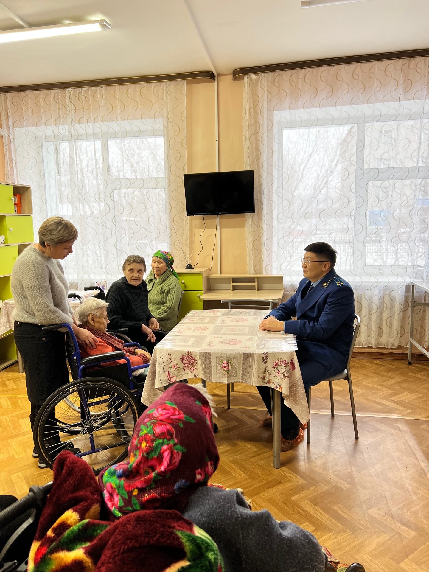 Прокурором района в рамках Международного дня инвалидов проведен  личный прием граждан.