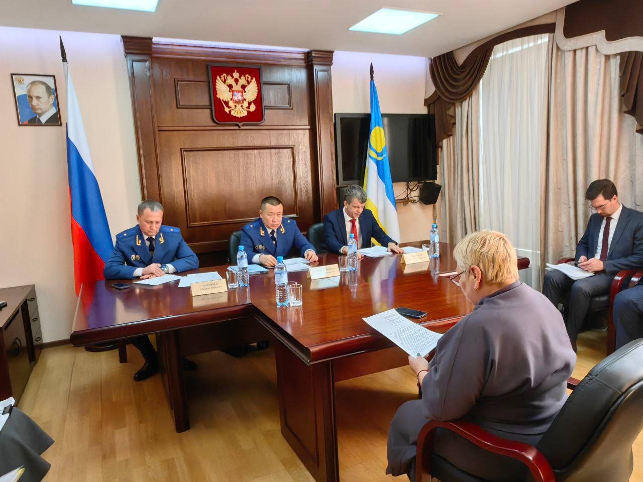 Начальник окружного управления Генпрокуратуры России Андрей Мондохонов в ходе рабочего визита в Республику Бурятия провел личный прием граждан в Приемной Президента Российской Федерации.
